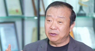 女人趴下脱了内裤光着视频
